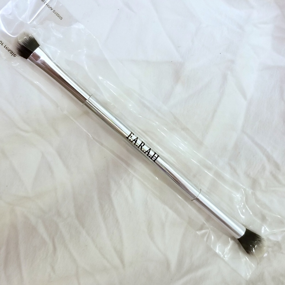 F.A.R.A.H. Shade and Blend Brush 22E